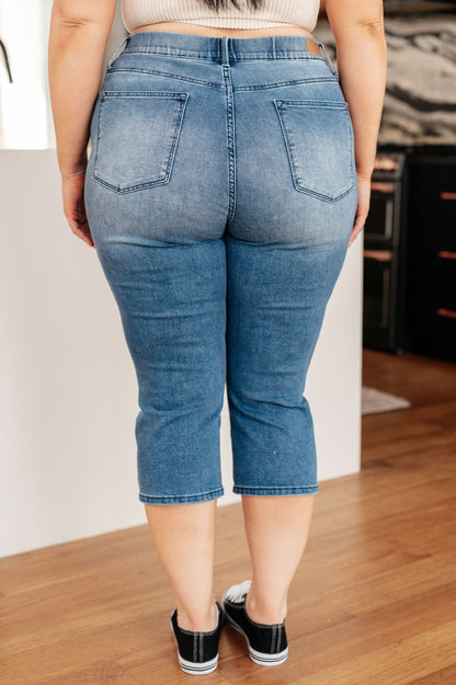 Emily High Rise Cool Denim Pull On Capri Jeans | Judy Blue